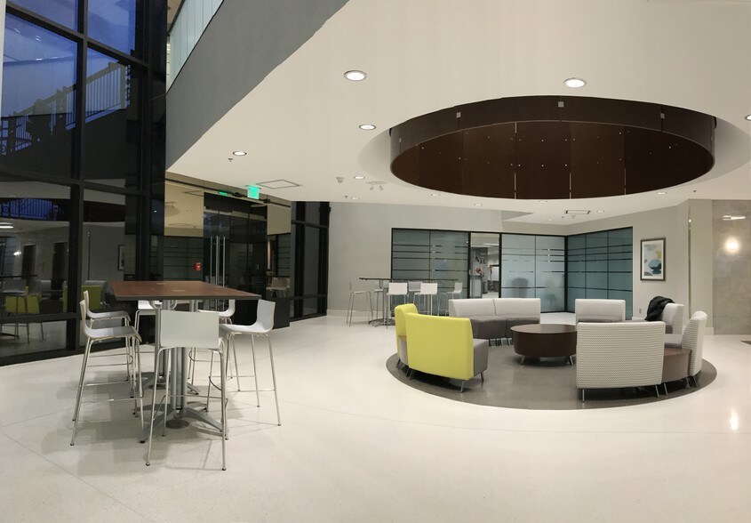 More Photos Of 950 Breckenridge Ln, Louisville Office For Lease