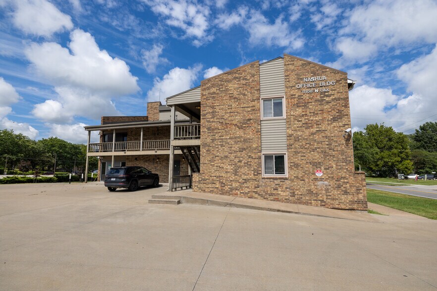 More Photos Of 11108 N Oak Tfwy, Kansas City Office For Lease