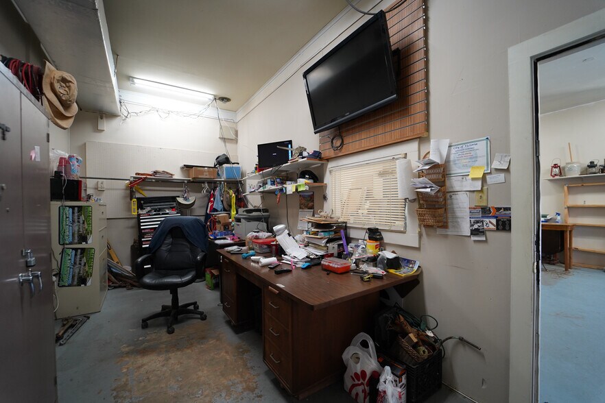More Photos Of 802 North St, Victoria General Retail For Sale