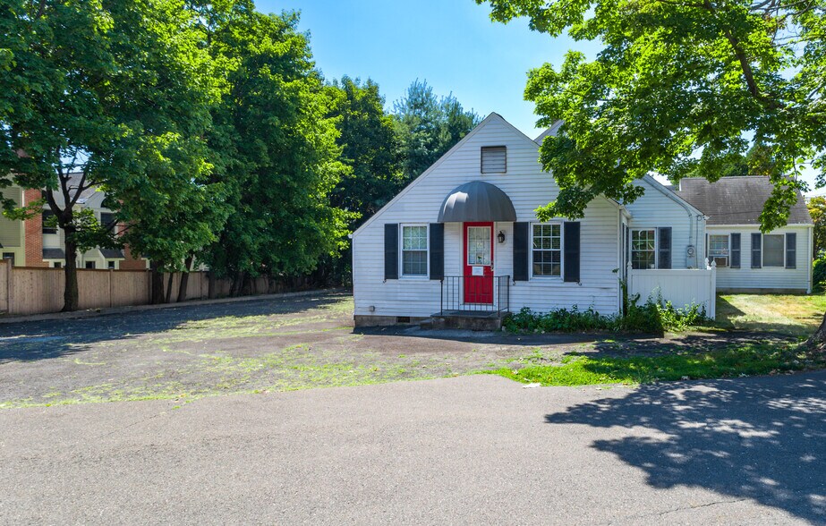 More Photos Of 748 Post Rd, Darien Medical For Lease