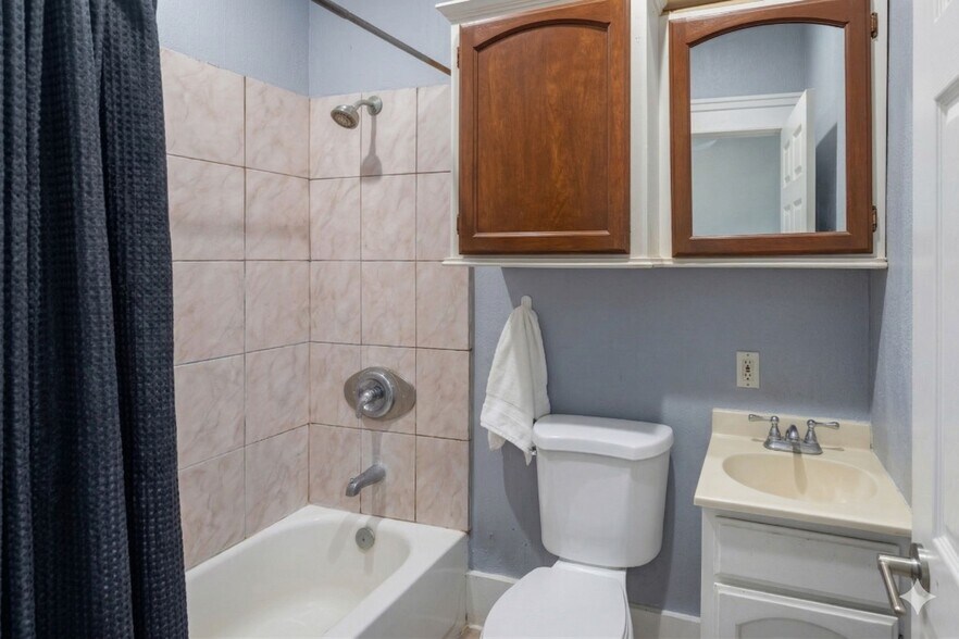 More Photos Of 2822 S La Salle Ave, Los Angeles Apartments For Sale