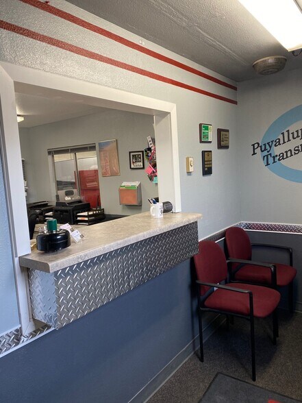 More Photos Of 629 E Pioneer Ave, Puyallup Auto Repair For Lease