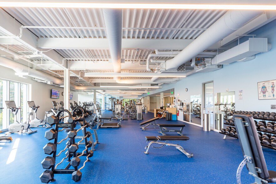 More Photos Of 10 New England Business Ctr, Andover Office For Lease