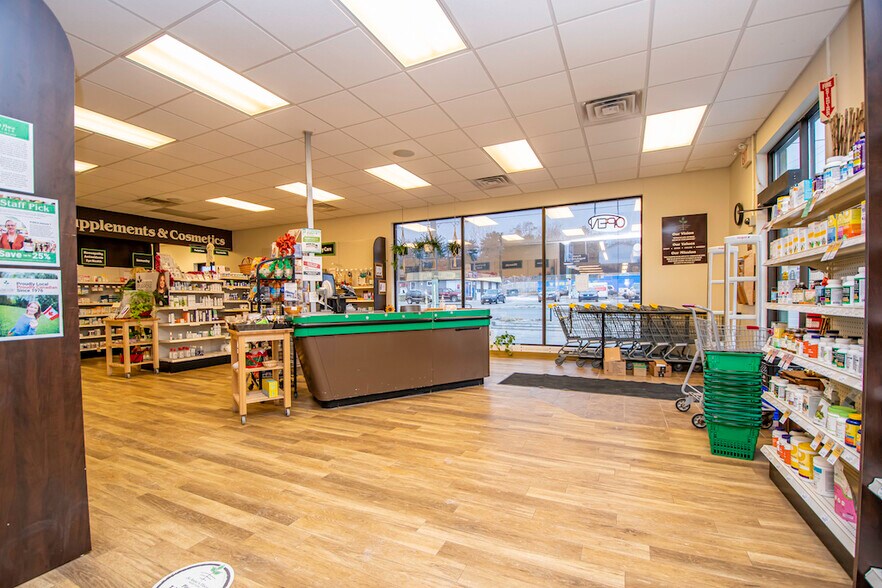 More Photos Of 904 Water St, Peterborough Freestanding For Lease