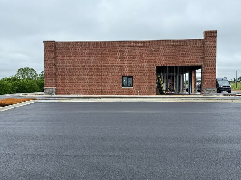 More Photos Of 420 Watson Way, Shelbyville Restaurant For Lease
