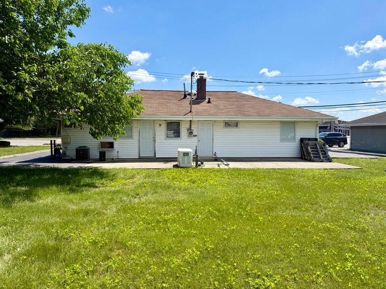 More Photos Of 366 S Oyster Bay Rd, Hicksville Office For Sale