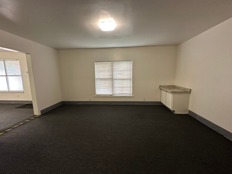 More Photos Of 6628 Crestway Dr, San Antonio Flex For Sale