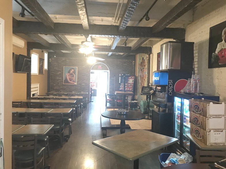 More Photos Of 18 Green St, Newark Storefront Retail Office For Lease