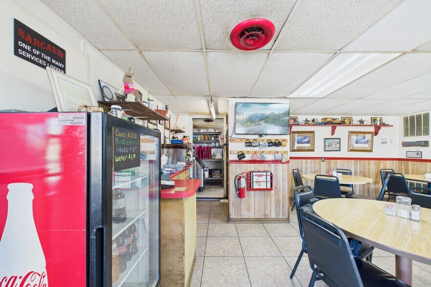 More Photos Of 1603 Central Blvd, Bull Shoals Restaurant For Sale