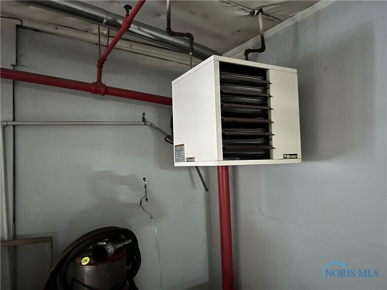 More Photos Of 446 N Wood St, Fremont Warehouse For Sale