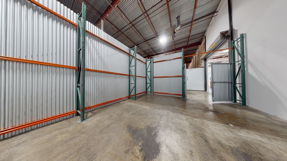 More Photos Of 3401 Navigation Blvd, Houston Distribution For Lease