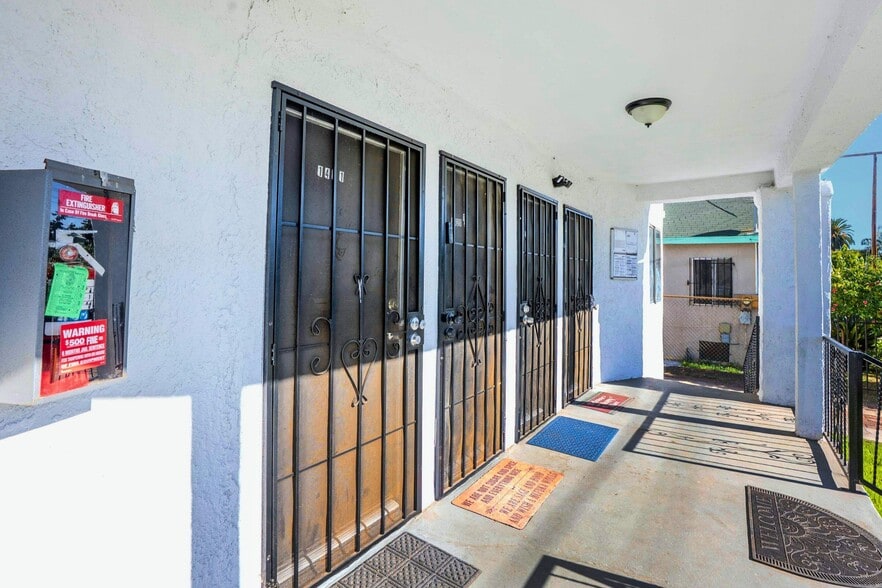 More Photos Of 1416 W 36th St, Los Angeles Apartments For Sale