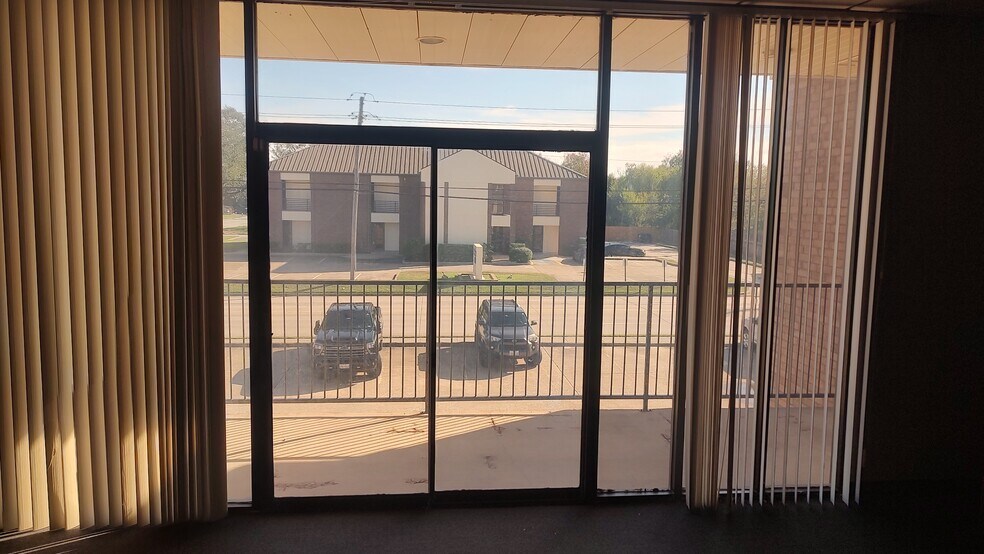 More Photos Of 1225 N Logan St, Texas City Office For Lease