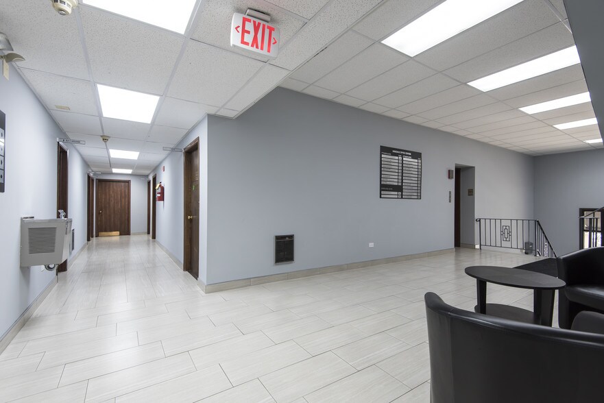 More Photos Of 211 W Chicago Ave, Hinsdale Office For Sale