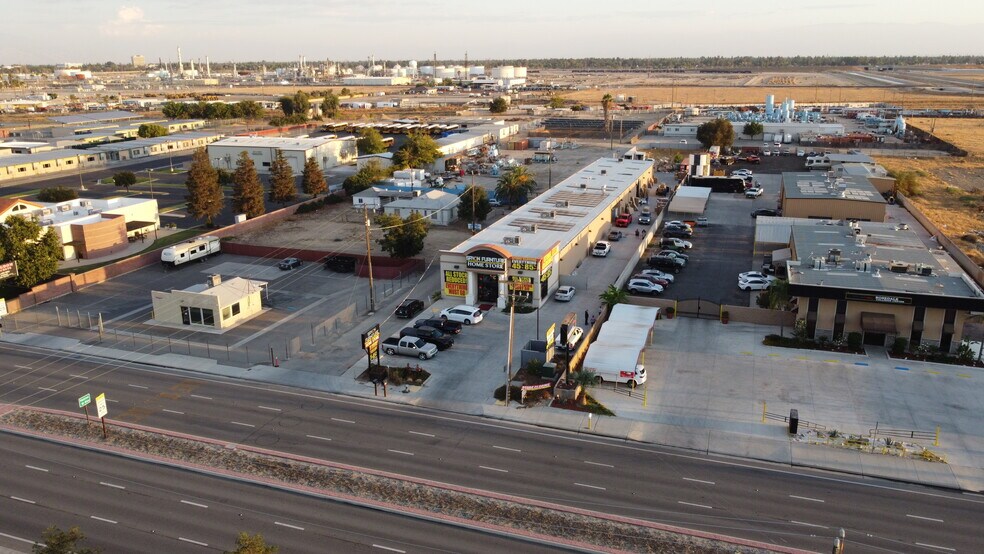 More Photos Of 7405 Rosedale Hwy, Bakersfield Showroom For Lease