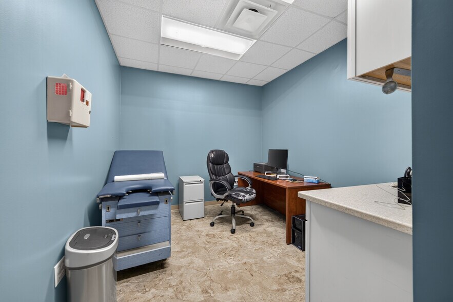 More Photos Of 15-21 School St, Quincy Medical For Sale