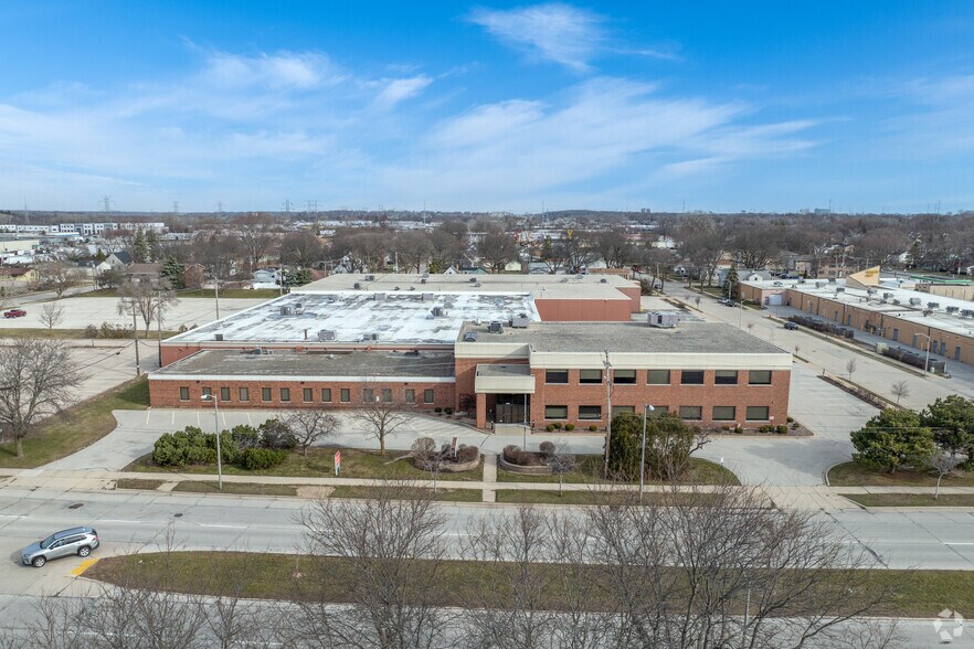 More Photos Of 10920 W Lincoln Ave, Milwaukee Distribution For Lease