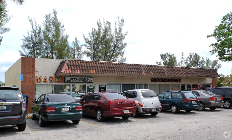 More Photos Of 5574-5586 NW 31st Ave, Fort Lauderdale General Retail For Lease