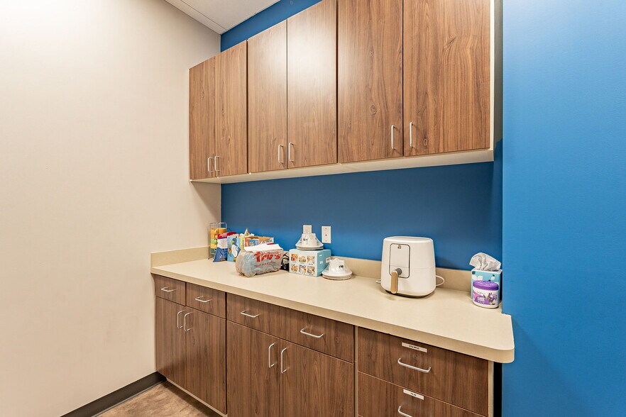 More Photos Of 1095 W Rio Salado Pky, Tempe Loft Creative Space For Sale