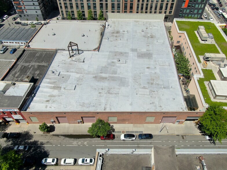 More Photos Of 495 Walton Ave, Bronx Warehouse For Lease