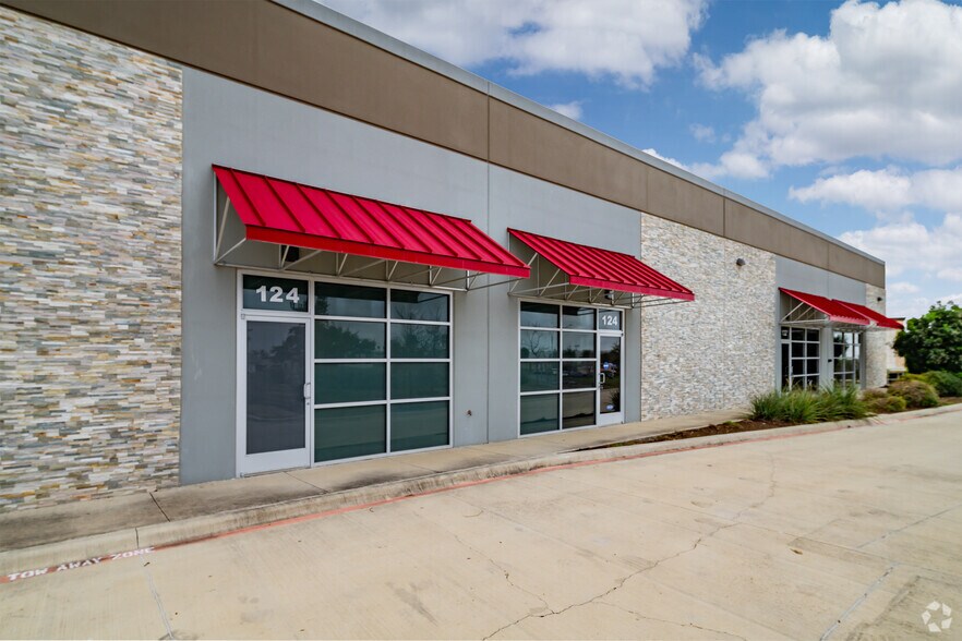 More Photos Of 1740 Universal City Blvd, Universal City Unknown For Lease