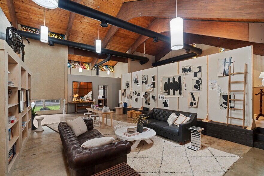 More Photos Of 4720 Avenue O 1/2, Galveston Showroom For Sale