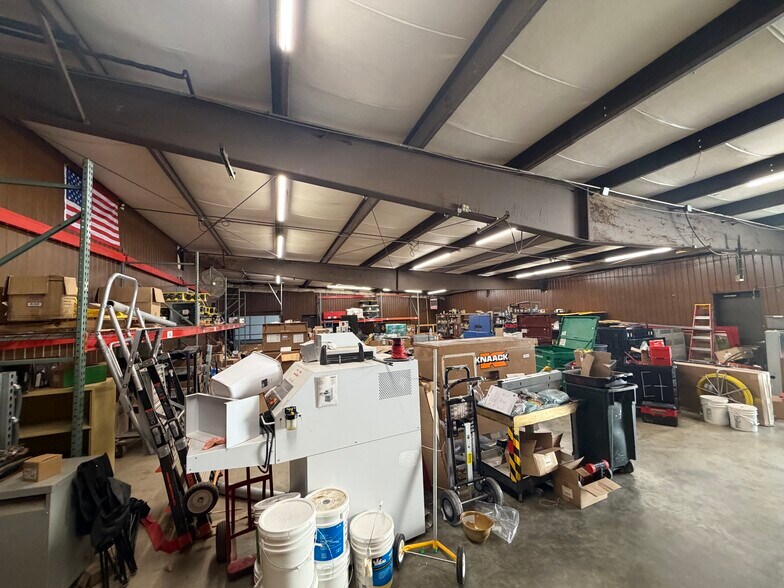 More Photos Of 1030 W 17th St, Bloomington Flex For Sale