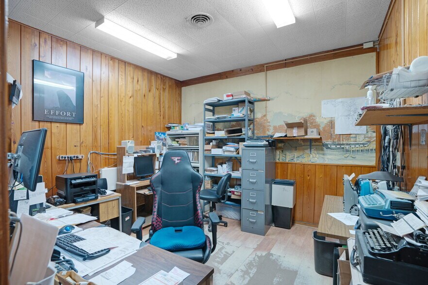 More Photos Of 3160 Southgate Cir, Sarasota Freestanding For Sale