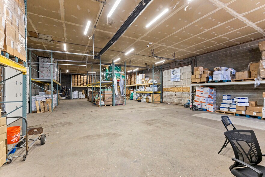 More Photos Of 26289 W Eight Mile Rd, Redford Township Manufacturing For Lease