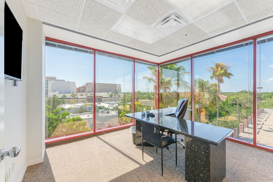 More Photos Of 2033 Main St, Sarasota Office For Lease