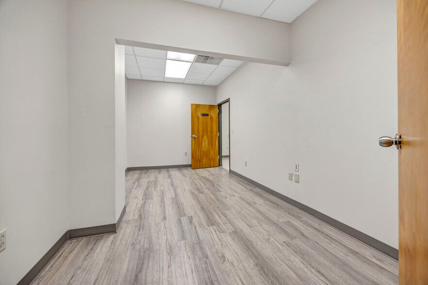 More Photos Of 4100 N Main St, Columbia Medical For Sale