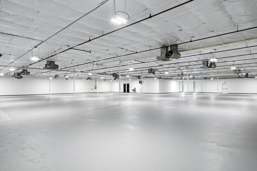 More Photos Of 2844 W Deer Valley Rd, Phoenix Service For Sale