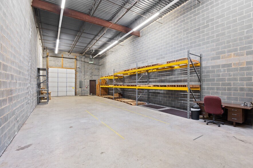 More Photos Of 350 Crompton St, Charlotte Industrial For Sale