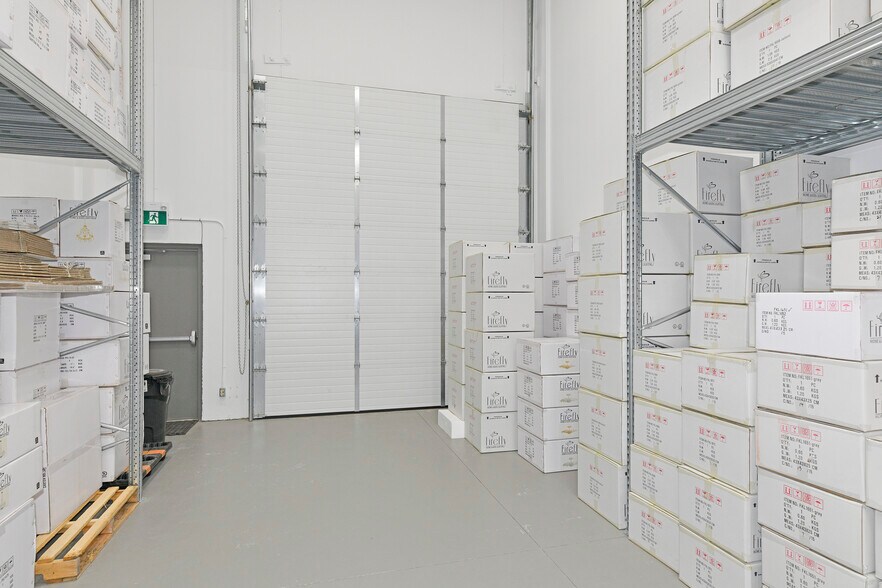 More Photos Of 200 Mostar St, Whitchurch-Stouffville Light Distribution For Lease