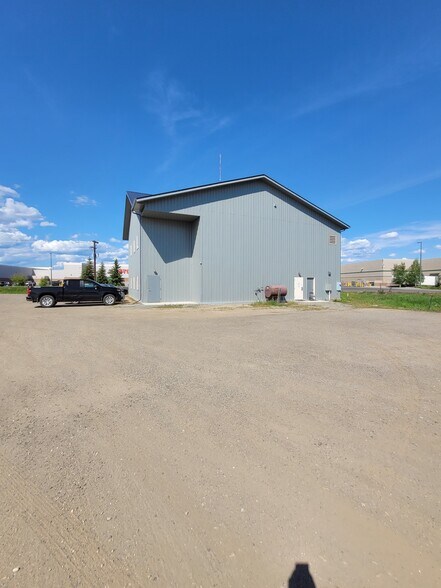 More Photos Of 399 Helmericks Ave, Fairbanks Flex For Lease
