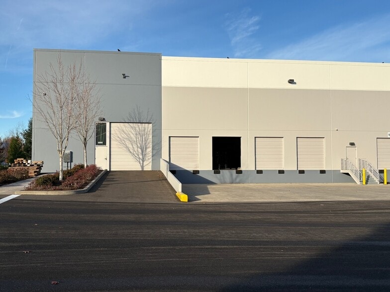 More Photos Of 4321 NE 185th Dr, Portland Warehouse For Lease