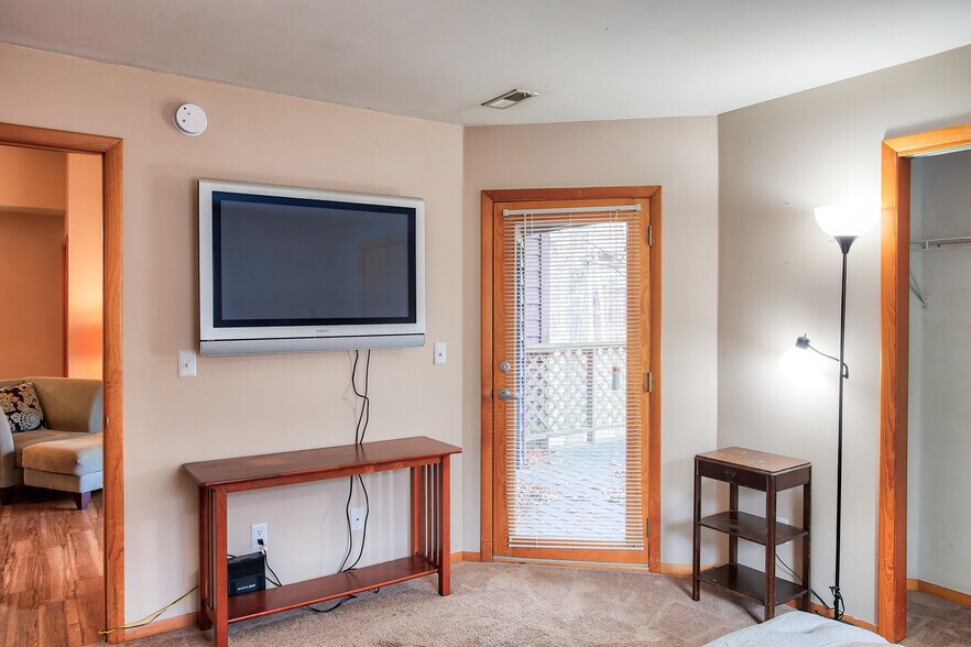 More Photos Of 1533 Arbors Ln, Bloomington Apartments For Sale