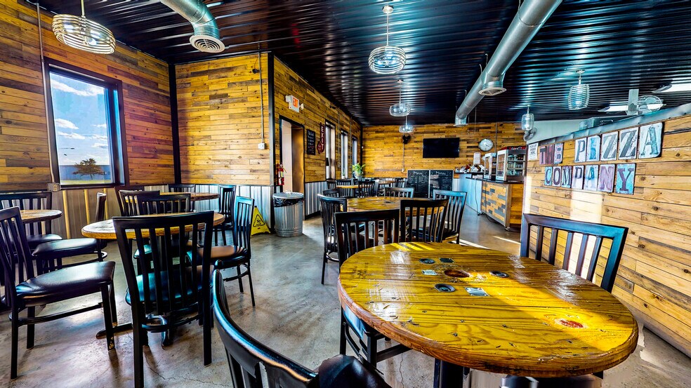 More Photos Of 1794 Harrington Memorial Rd, Mansfield Bar For Sale