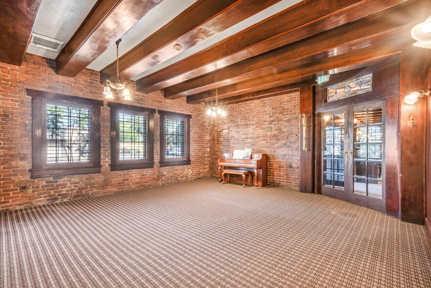 More Photos Of 1555 S Wells Ave, Reno Restaurant For Sale