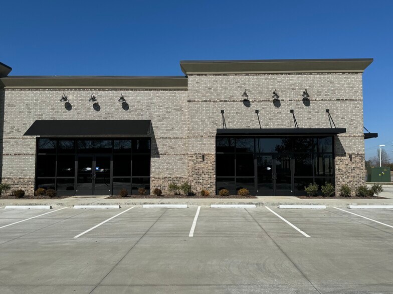 More Photos Of 2121 NW Broad St, Murfreesboro Storefront Retail Office For Lease