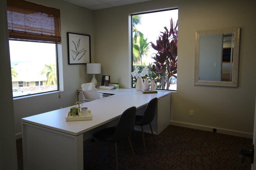More Photos Of 75-5919 Walua Rd, Kailua Kona Office For Lease
