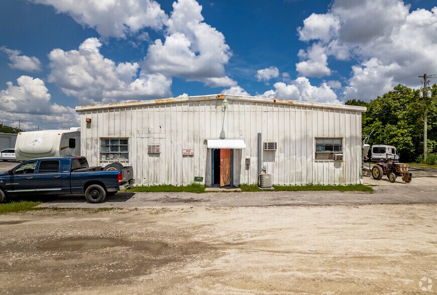More Photos Of 4443 W 30th St, Bradenton Warehouse For Sale