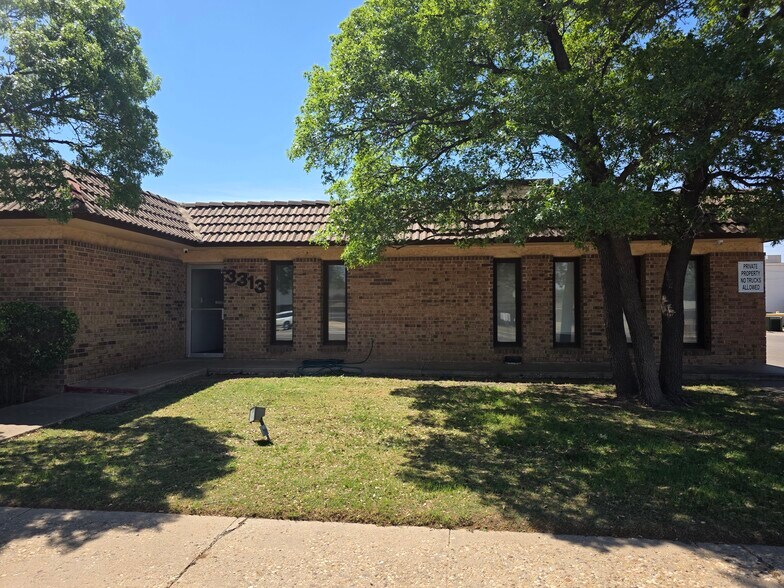 More Photos Of 3311-3313 81st St, Lubbock Medical For Lease