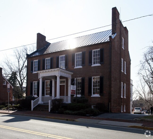 More Photos Of 19 E Market St, Leesburg Office For Lease