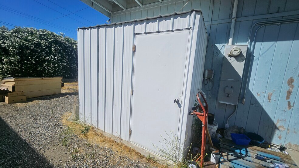 More Photos Of 3933 Lake Isabella Blvd, Bodfish Storefront For Sale