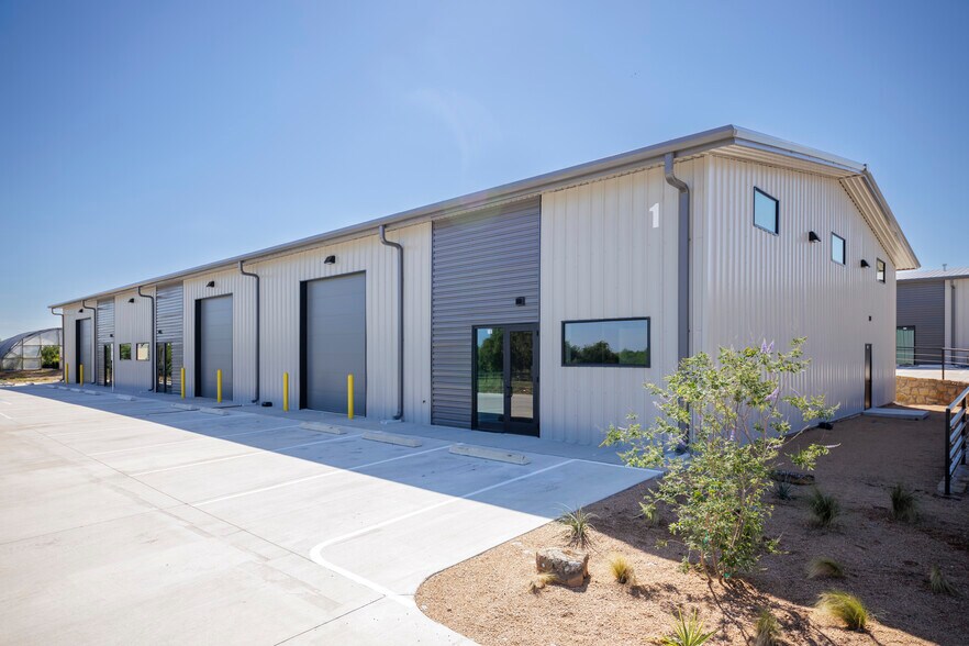 More Photos Of 6451 Silver Saddle Rd, Fort Worth Warehouse For Lease