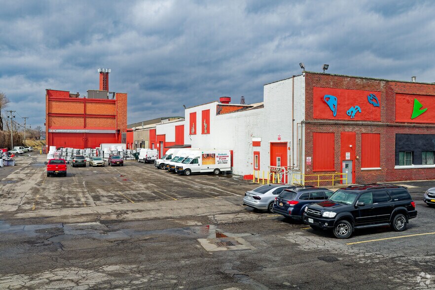 More Photos Of 565-595 Blossom Rd, Rochester Light Manufacturing For Lease