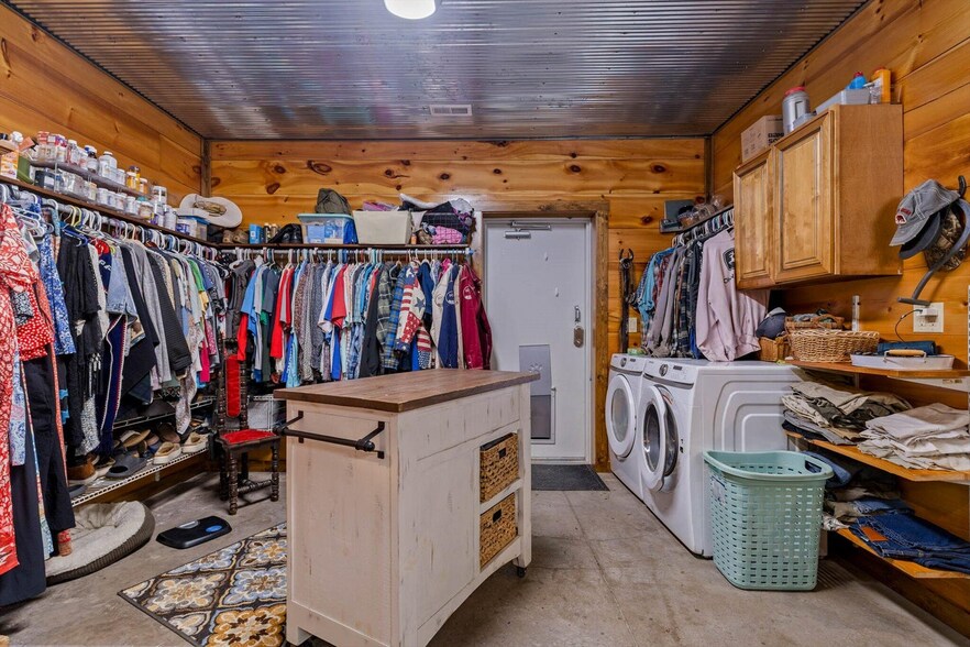 More Photos Of 558 Lucky Rd, Seymour Service For Sale