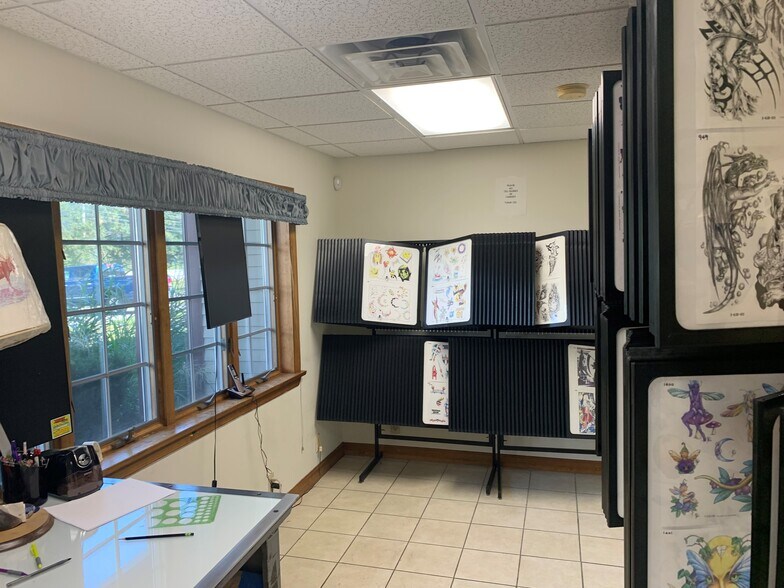 More Photos Of 940 Roosevelt Trl, Windham Office For Sale