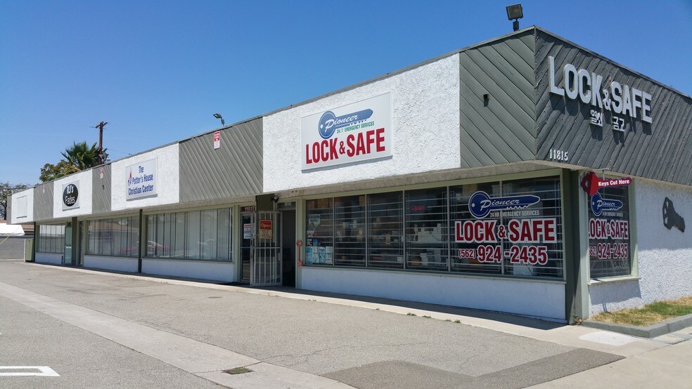 More Photos Of 11815-11821 Centralia St, Lakewood Freestanding For Sale